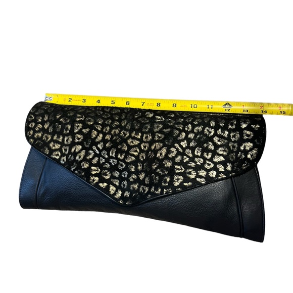 See By Chloé black with gold leopard print clutch bag. Mob wife - Picture 2 of 12